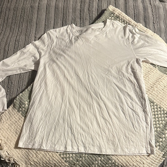 Women’s Lululemon long sleeve 🤍 - Picture 1 of 5